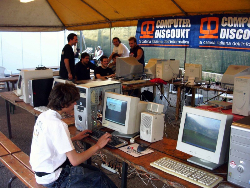 File:Lanparty06.JPG