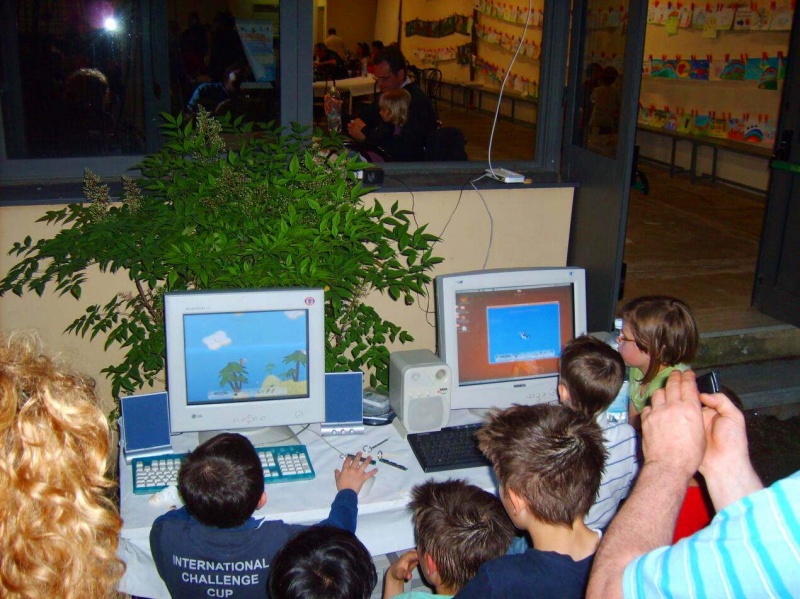 File:Nikday08 1.jpg