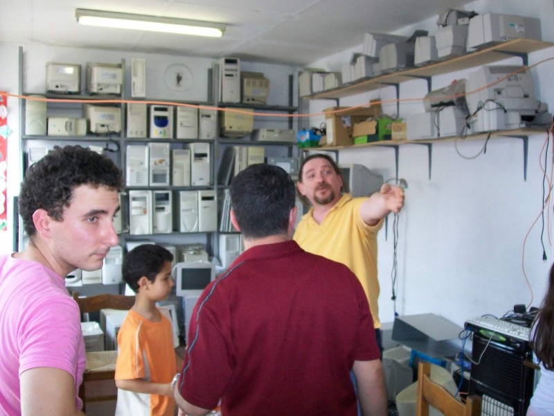 File:Recupero merci 2009 2.jpg