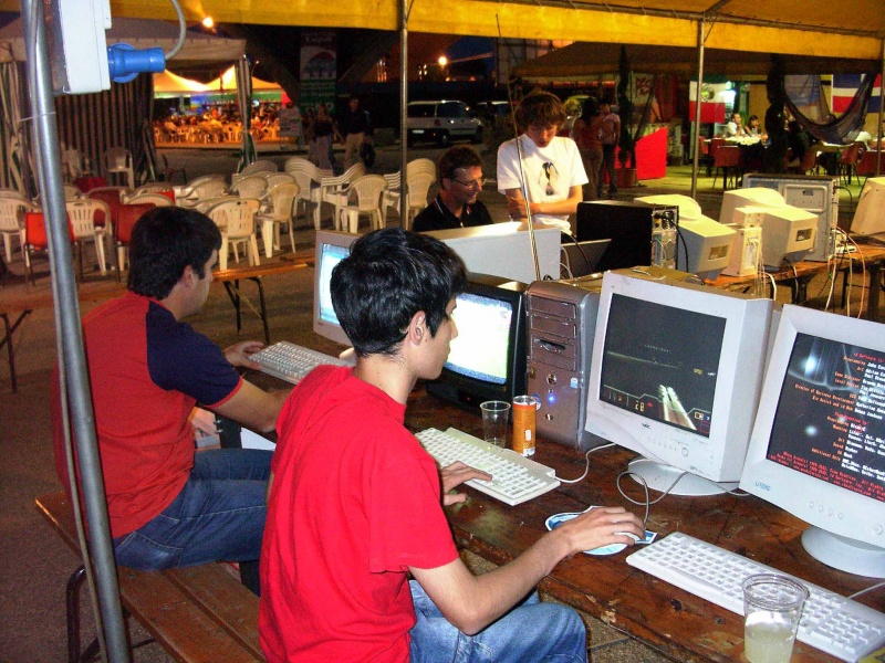File:Lanparty012.JPG