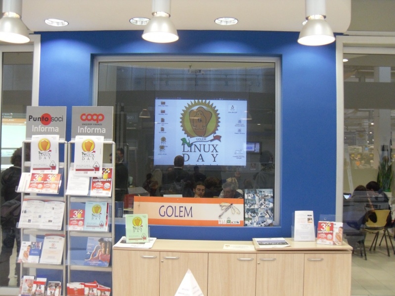 File:Linuxday golem 2010 16.jpg