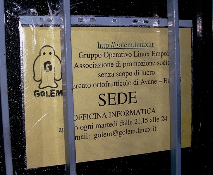 File:0davanti alla nostra porta.jpg