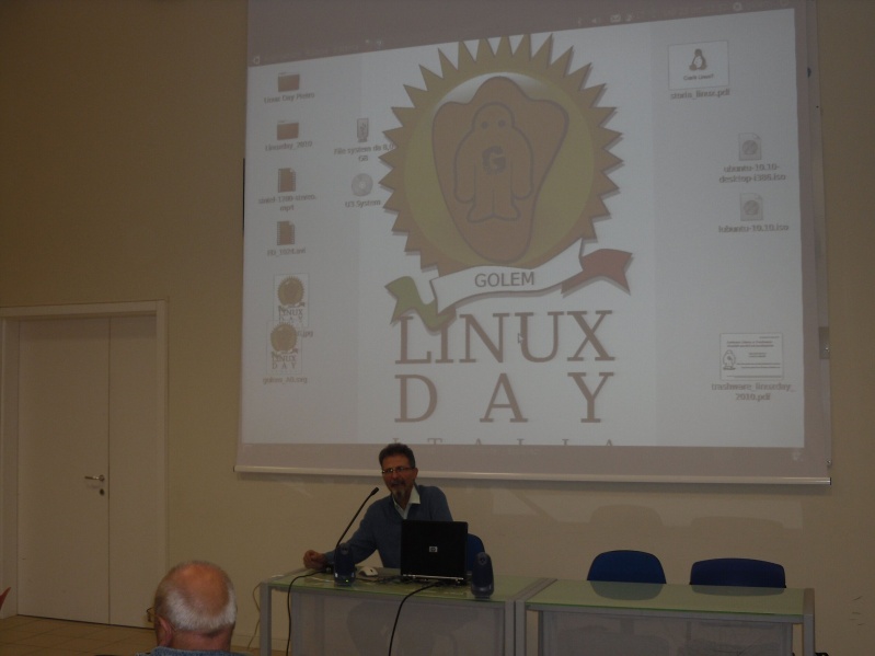 File:Linuxday golem 2010 10.jpg